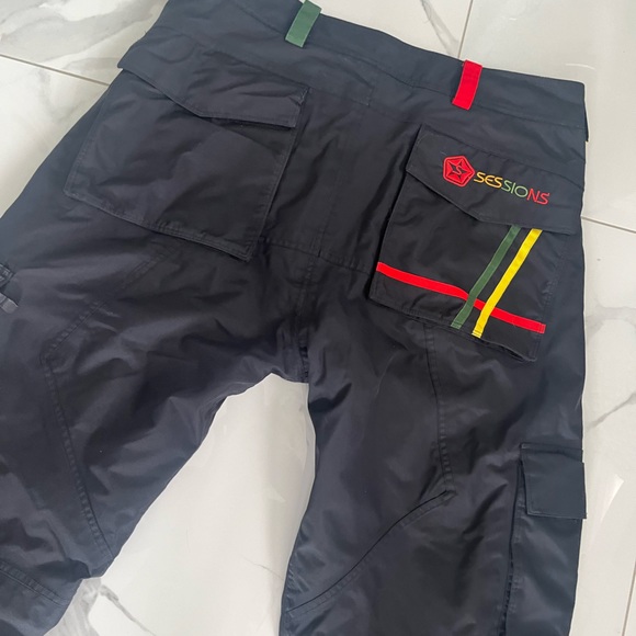 SESSIONS SKI OR SNOW 🏂BOARD PANTS Size MEDIUM LIKE NEW! Good looking 🏂pants🏂 - Picture 5 of 17